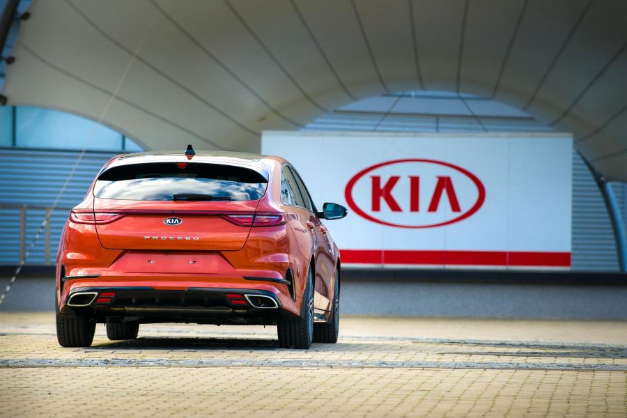  Kia ProCeed GT 2019 года  (WW) (фото 19 из 46)